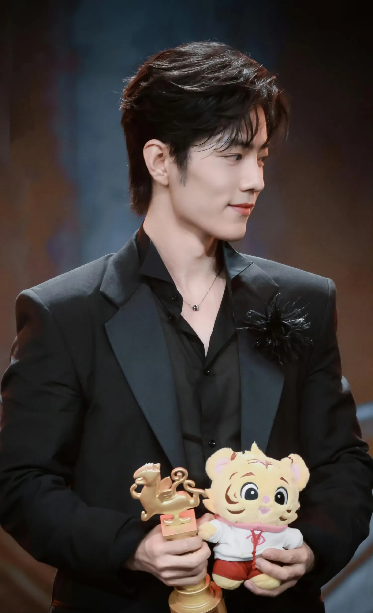 Behind-the-scenes cut of Xiao Zhan