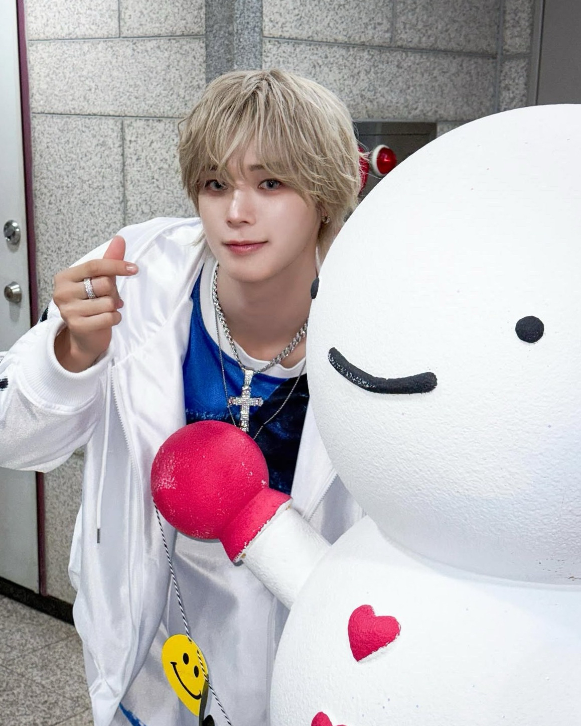 Behind-the-scenes cut of K (&TEAM)