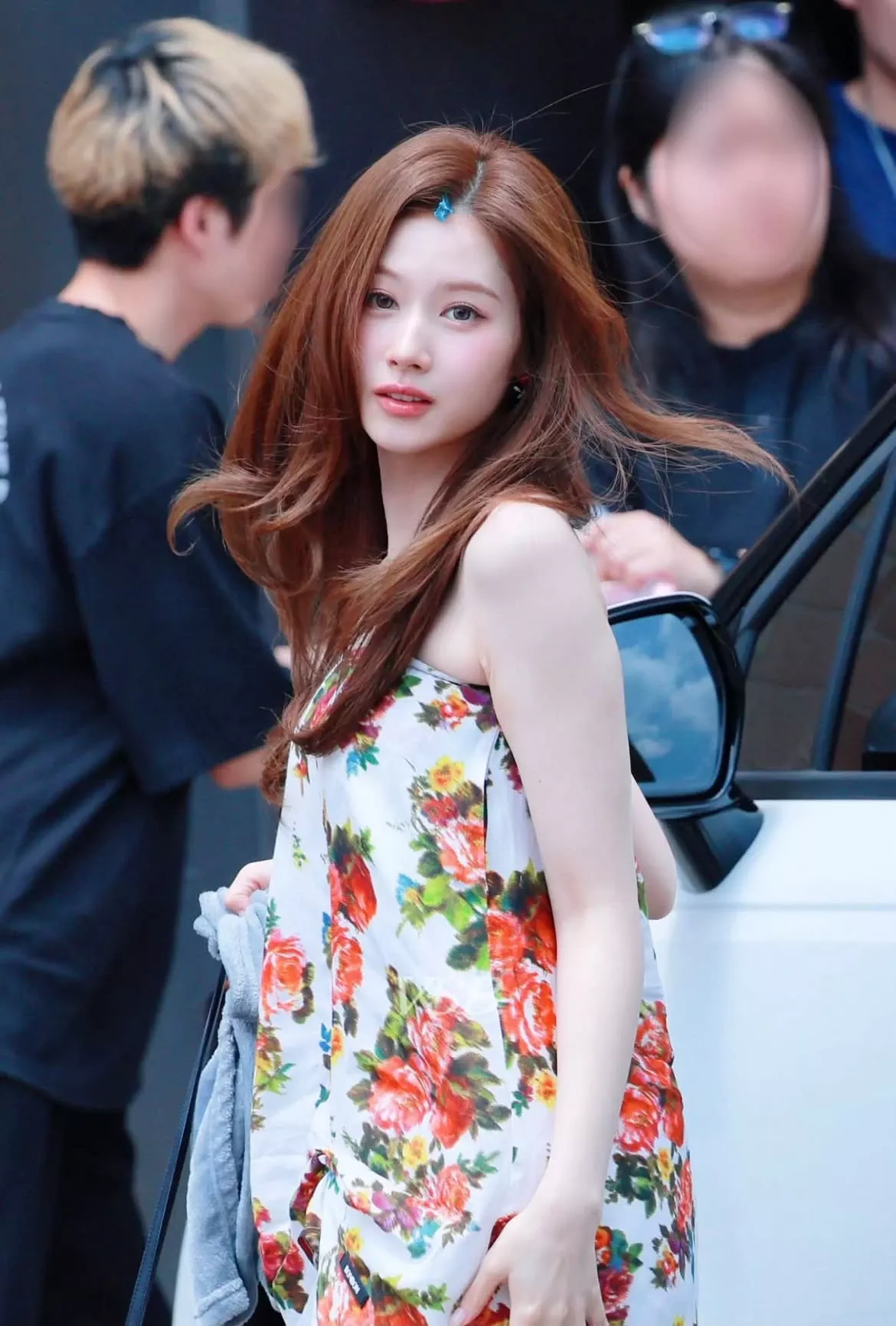 Behind-the-scenes cut of Sana (TWICE)