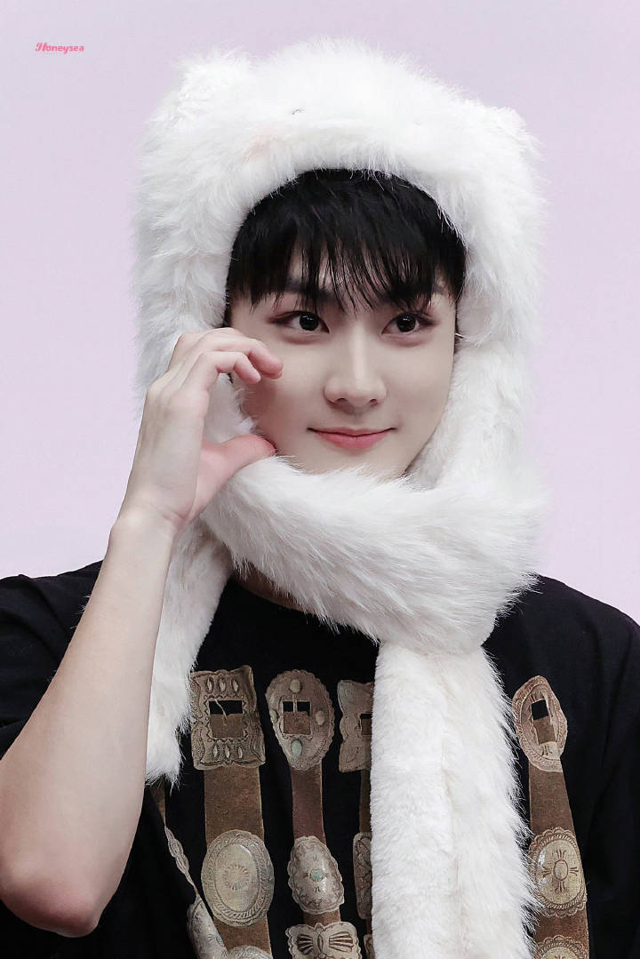 Foto aktivitas terbaru Jungwon (ENHYPEN)