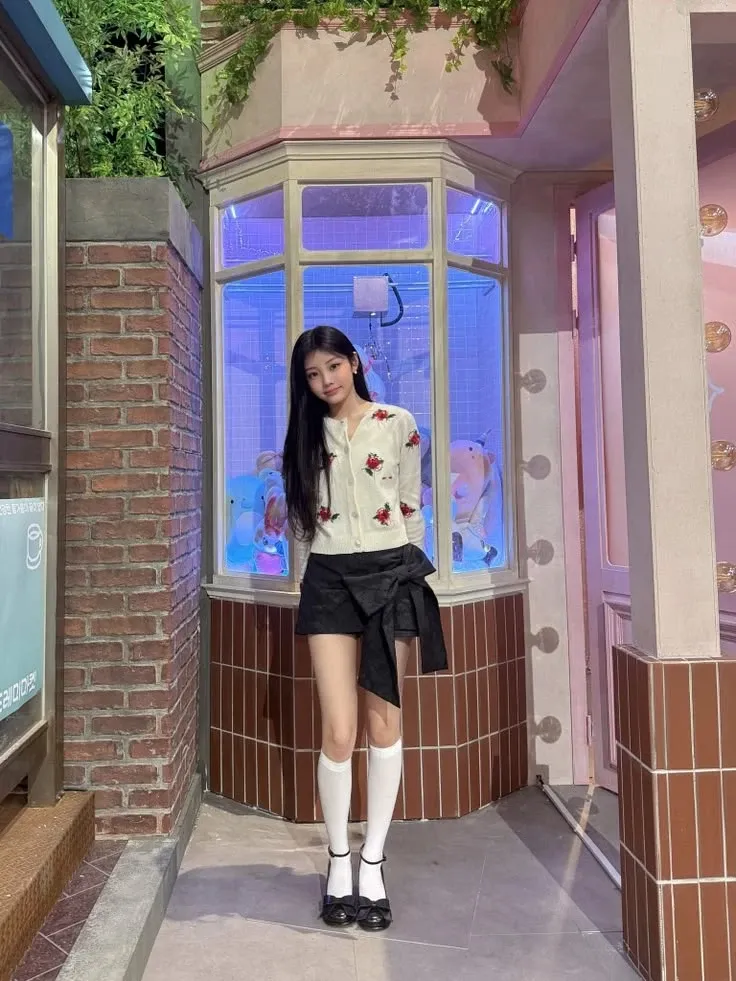 Recent activity shot of Wonhee (ILLIT)