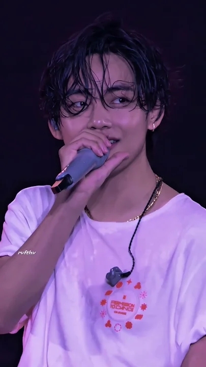 Today's most popular wallpaper in the V (BTS) community