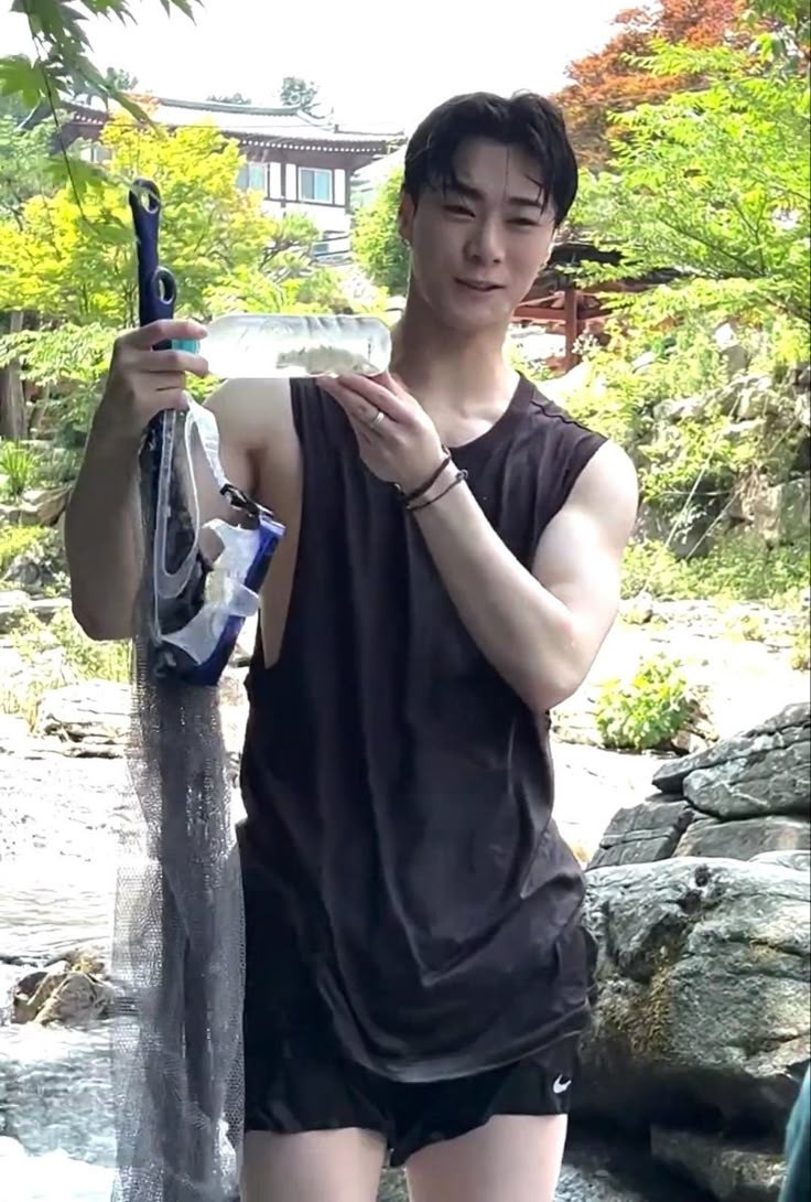 Latest photo of Moonbin (ASTRO)