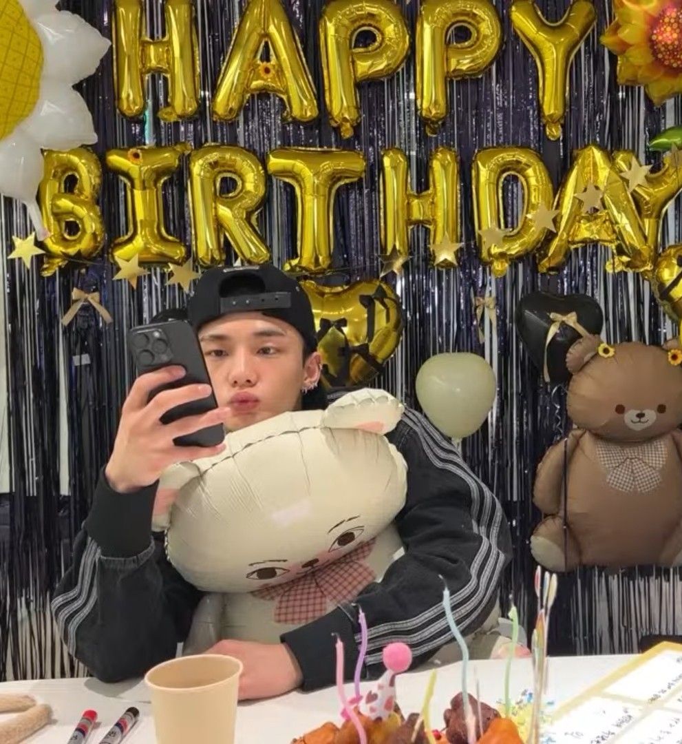 Foto terbaru Hyunjin (Stray Kids)