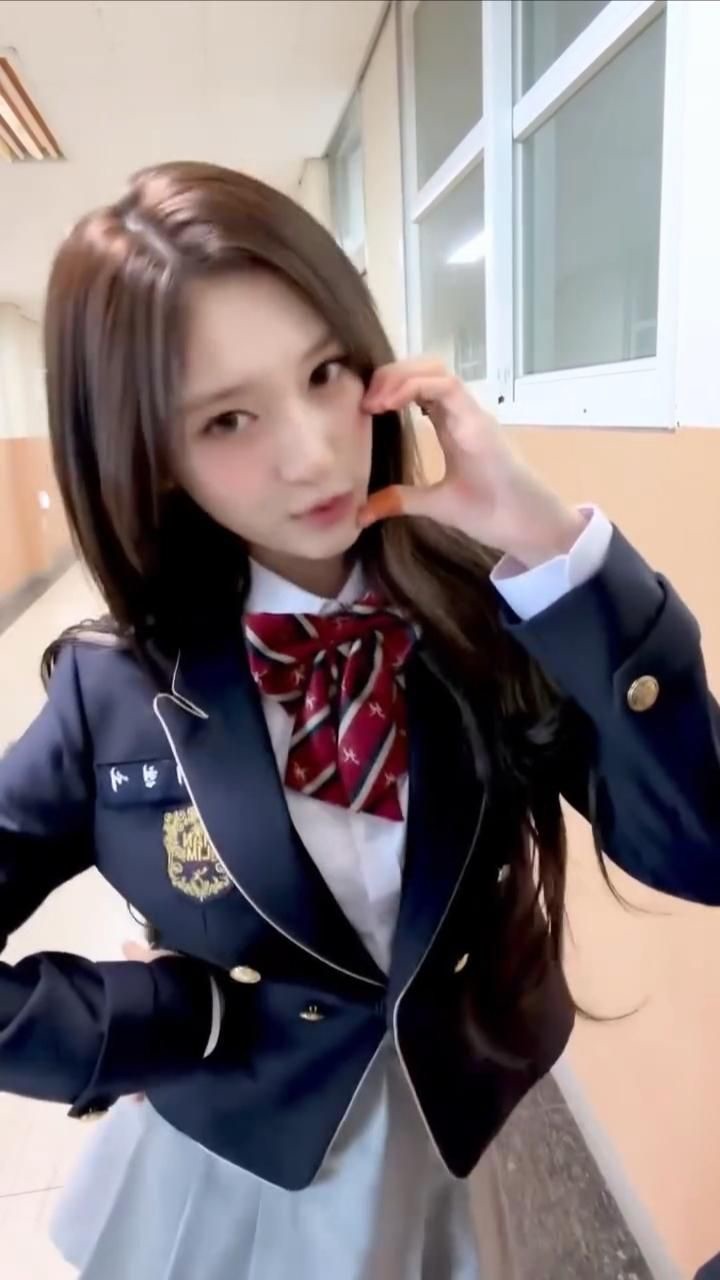 Today's most popular wallpaper in the 이서 (IVE) community