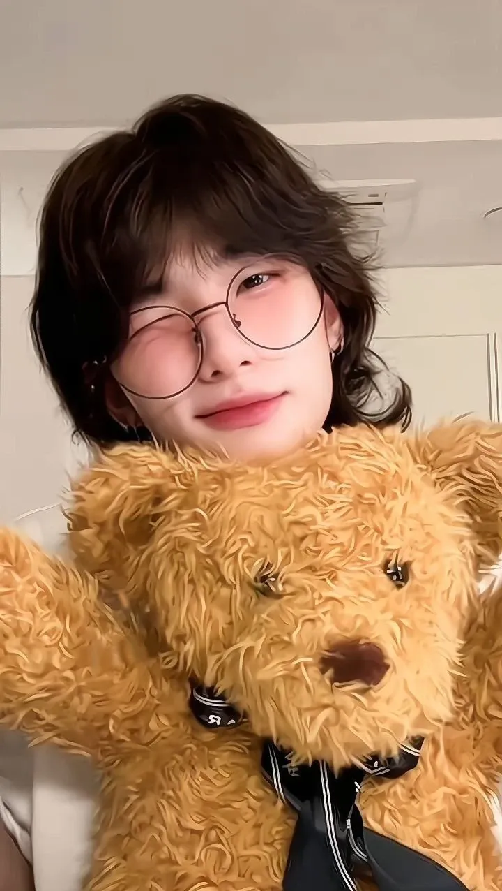 Fan-made special wallpaper for Hyunjin (Stray Kids)