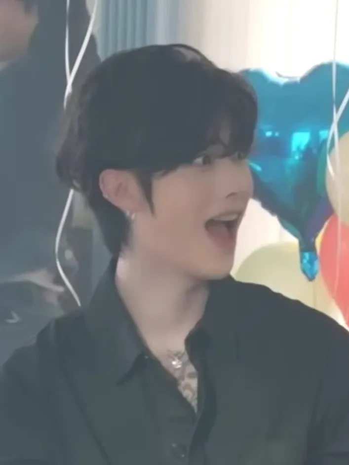 Behind-the-scenes cut of Ricky