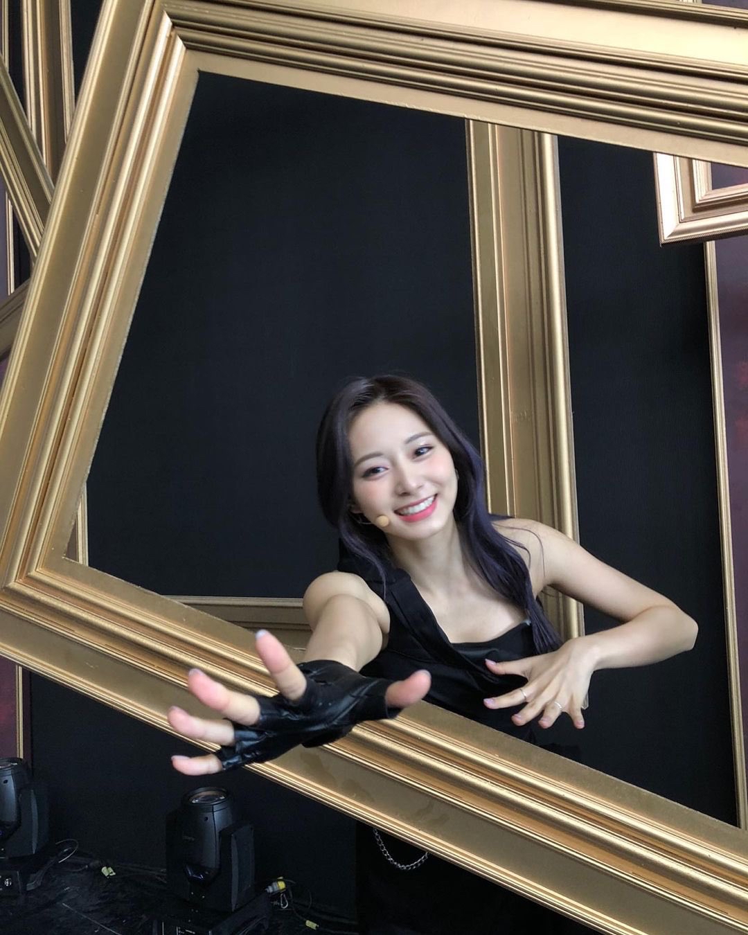 Momen yang diabadikan oleh penggemar Tzuyu (TWICE)