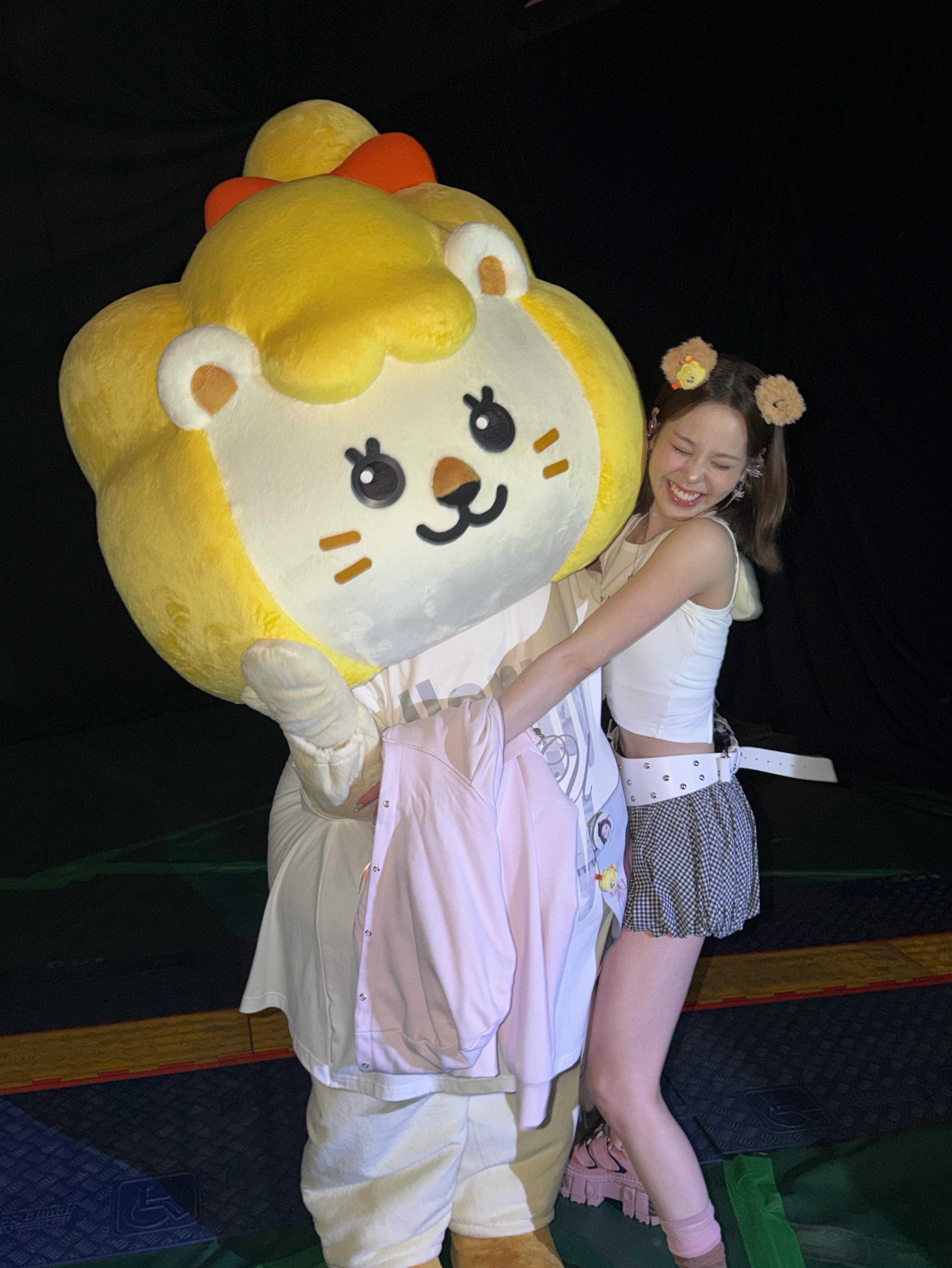 A moment captured by Mako (NiziU)'s fan