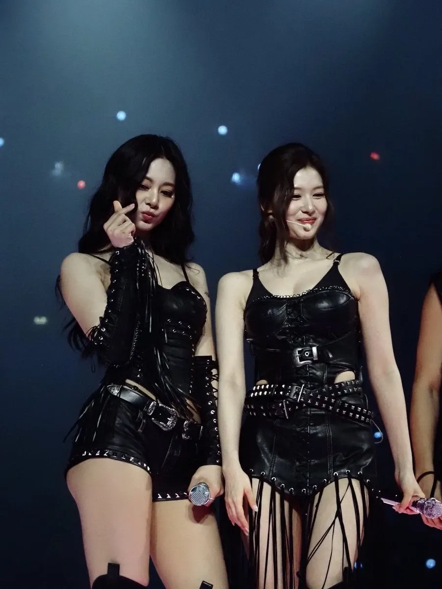 Potret di balik layar Sana (TWICE)