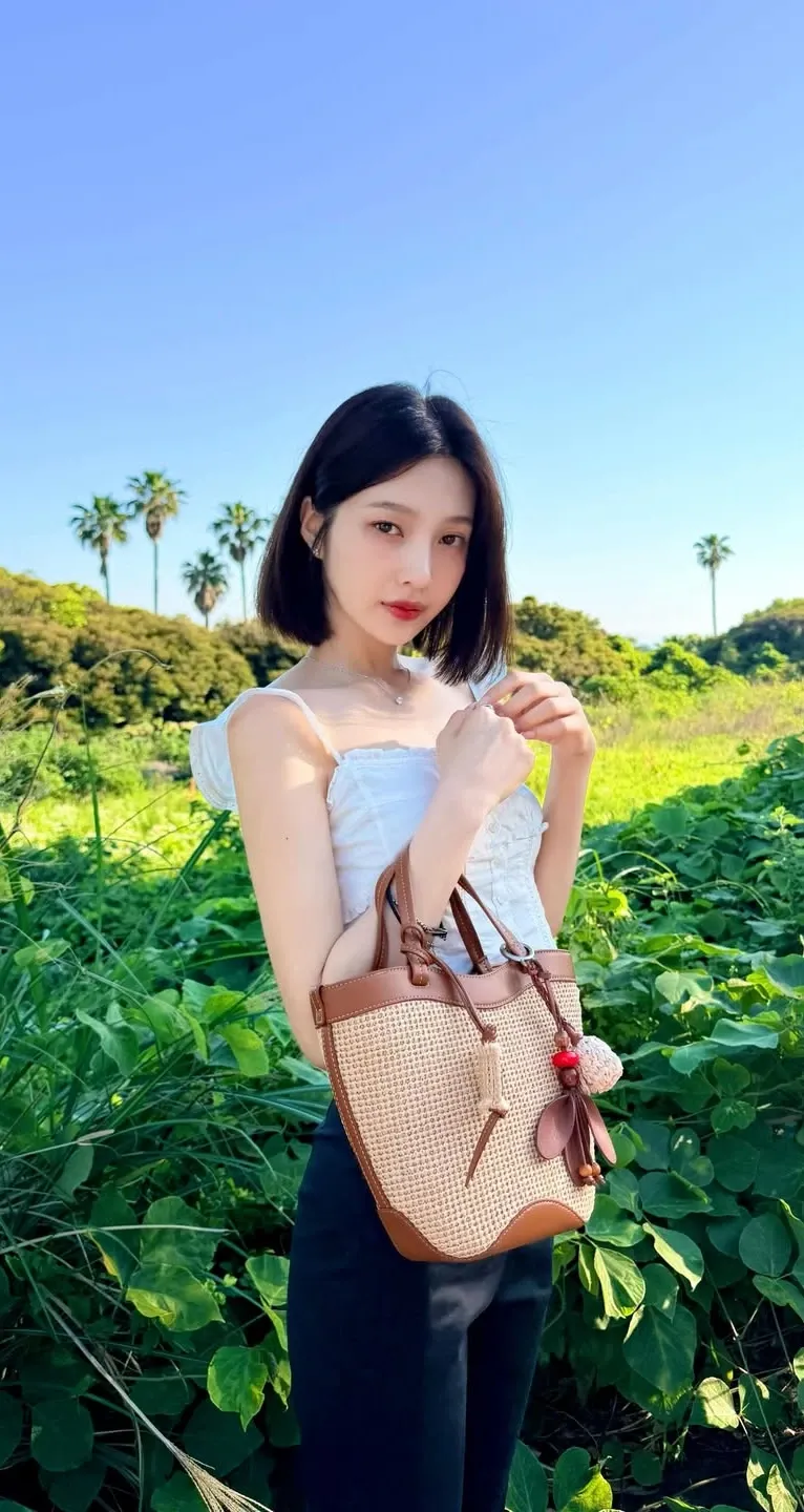 A moment captured by Joy (Red Velvet)'s fan