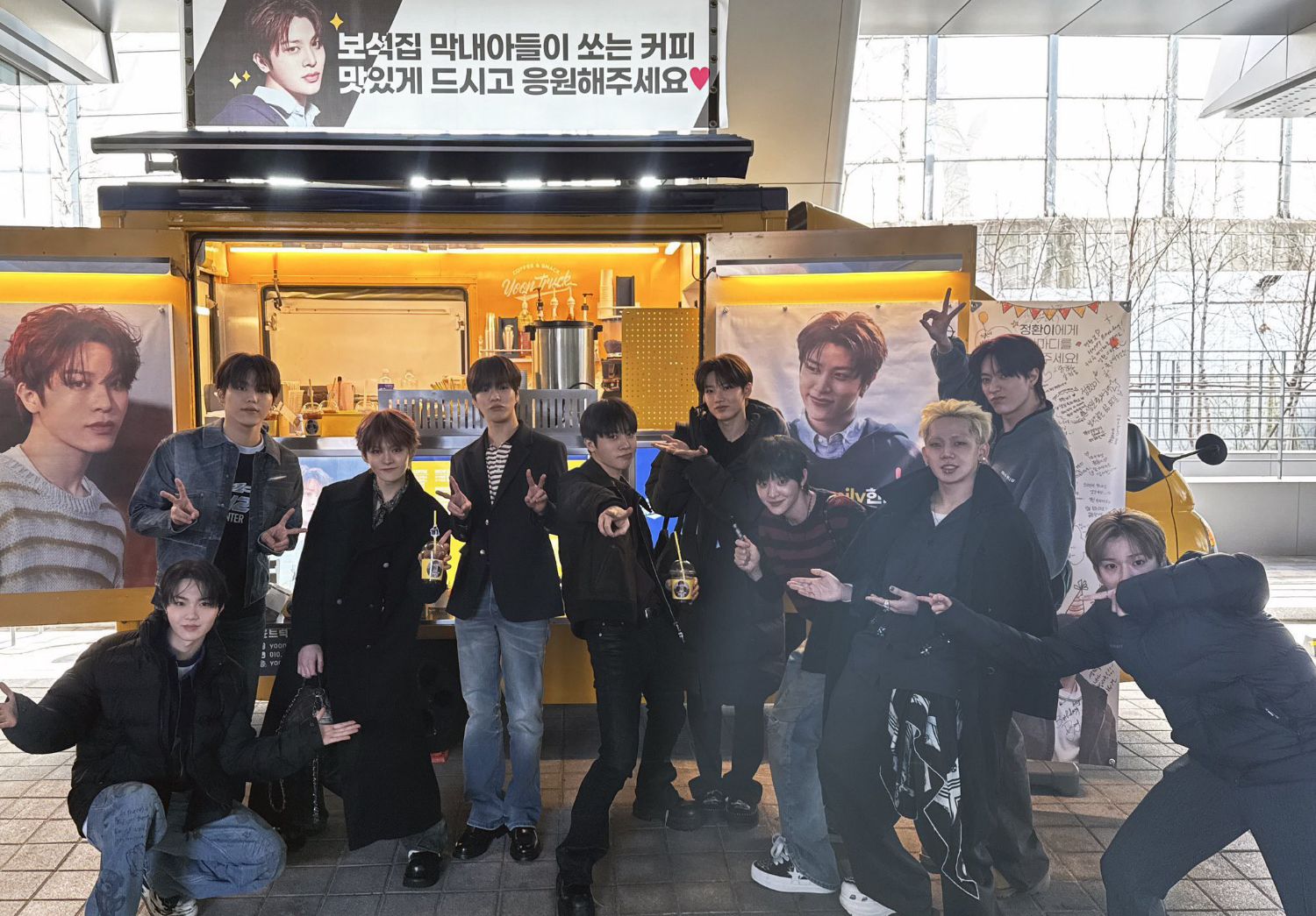 Foto aktivitas terbaru TREASURE