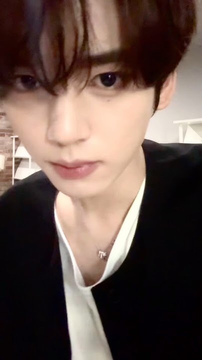 Recent activity shot of Han Yujin (ZEROBASEONE)