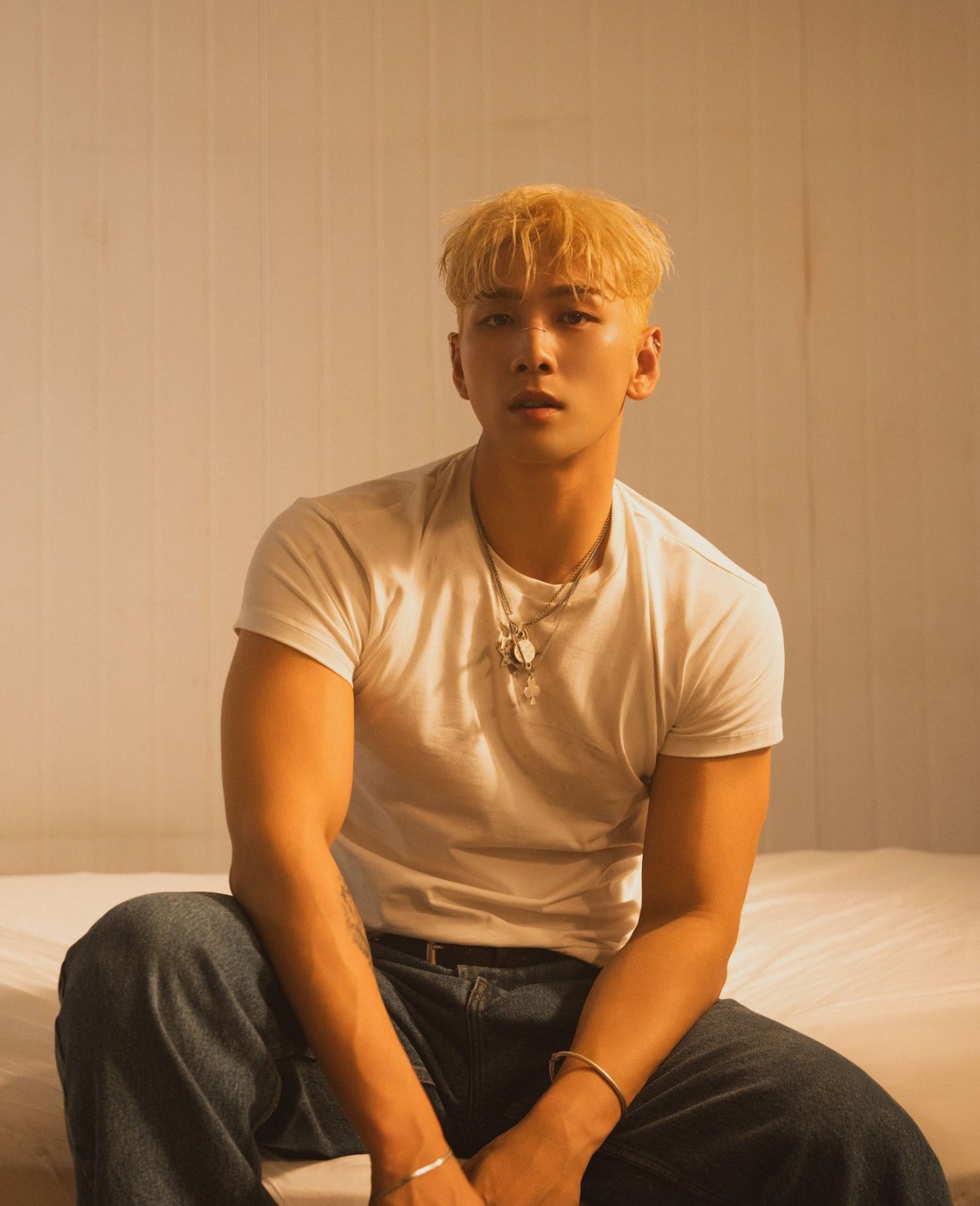Behind-the-scenes cut of Baekho
