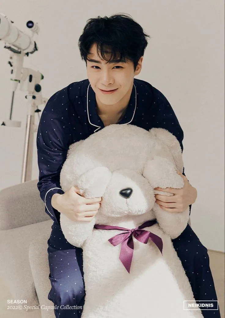 A moment captured by Moonbin (ASTRO)'s fan