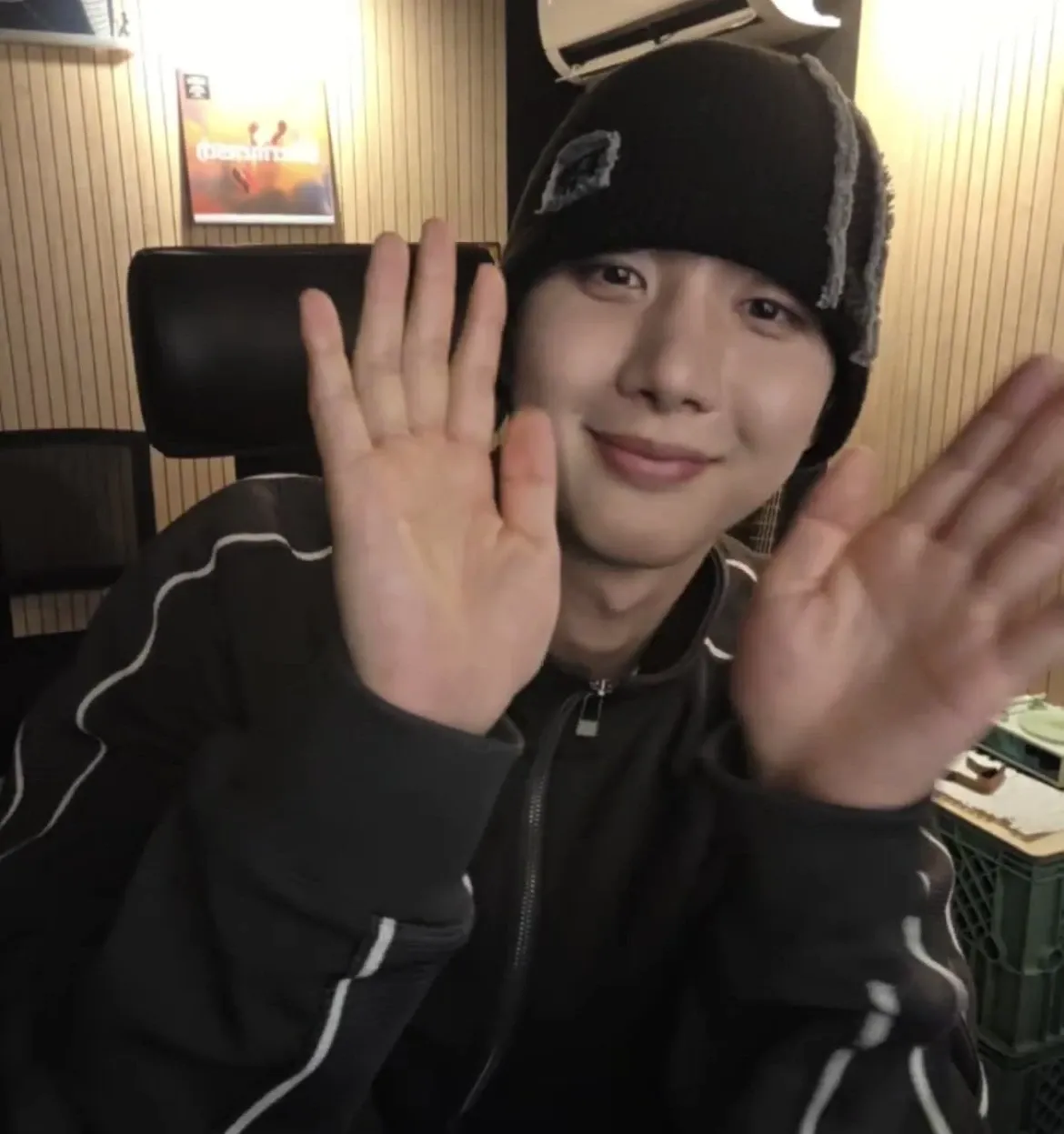 Recent activity shot of Hui (PENTAGON)