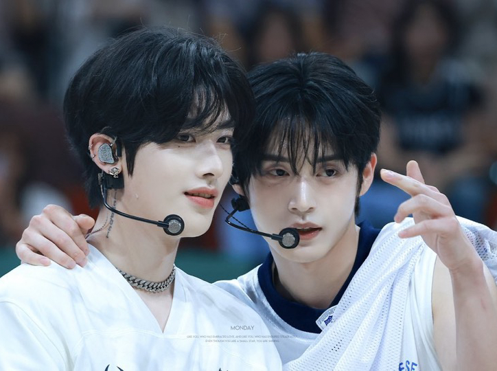 A moment captured by Kim Jiwoong (ZEROBASEONE)'s fan