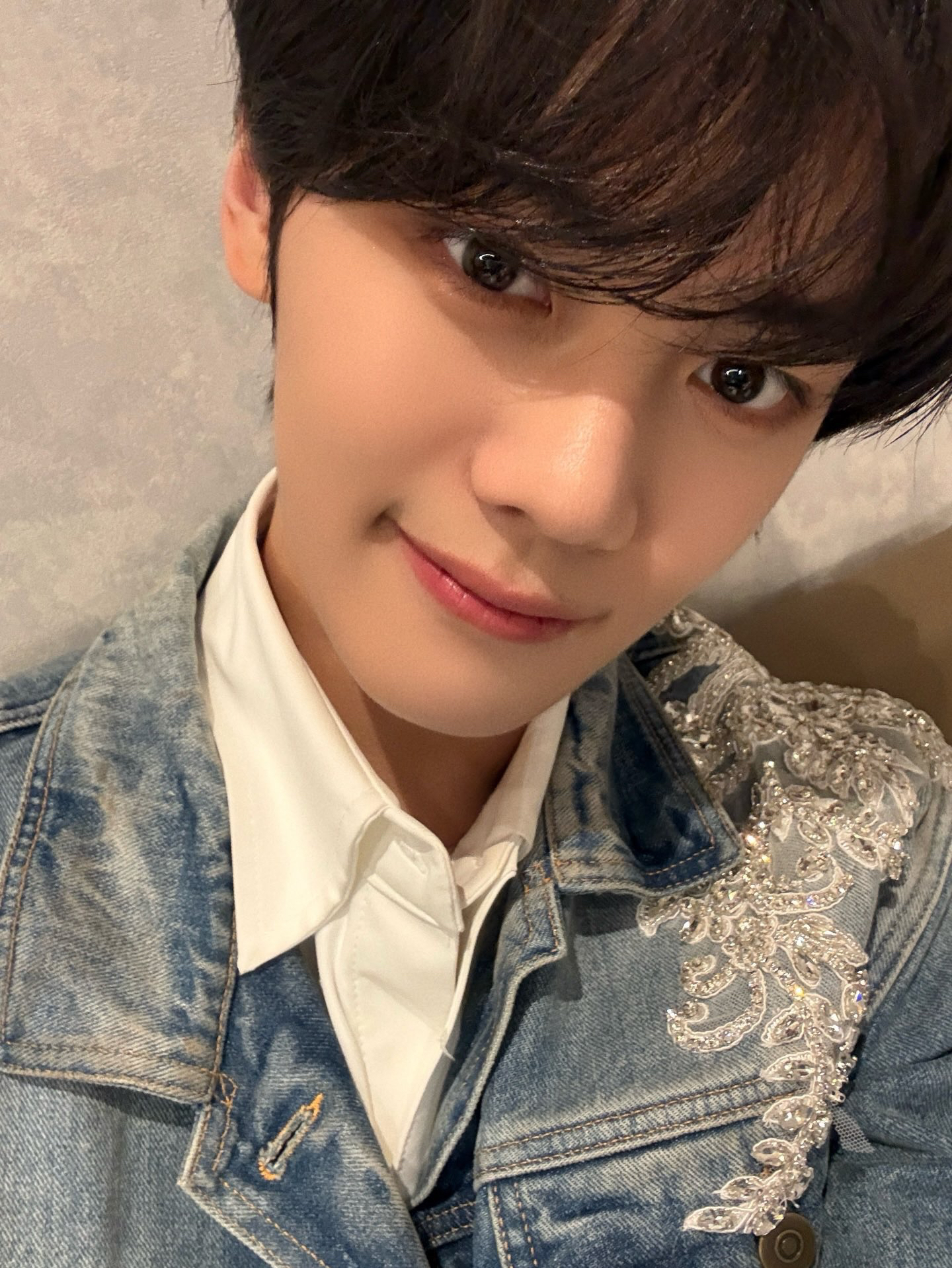 A moment captured by Kim Gyuvin (ZEROBASEONE)'s fan