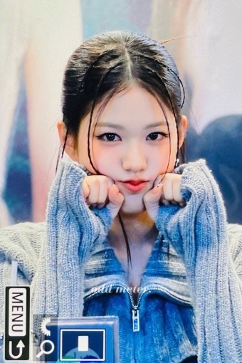 A moment captured by Yoon Jiyoon's fan