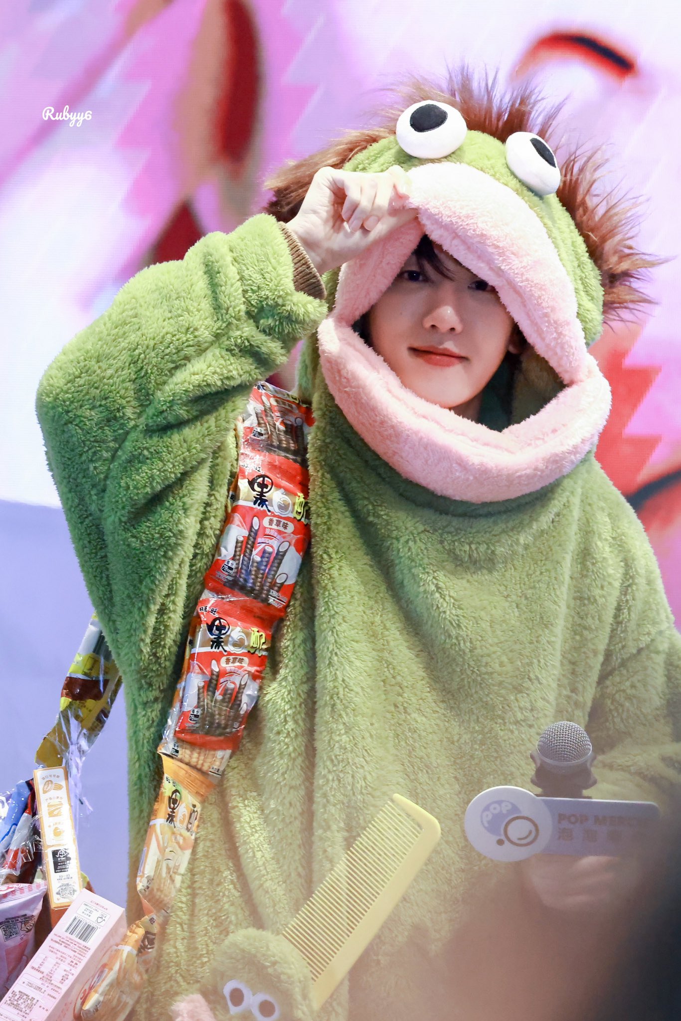 Behind-the-scenes cut of Baekhyun (EXO)