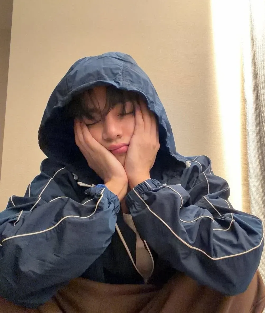 Latest photo of V (BTS)