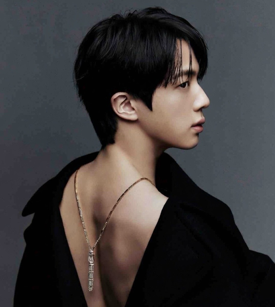 Foto aktivitas terbaru Jin (BTS)