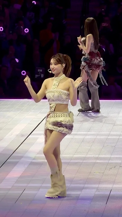 모모 (TWICE)의 비하인드 컷