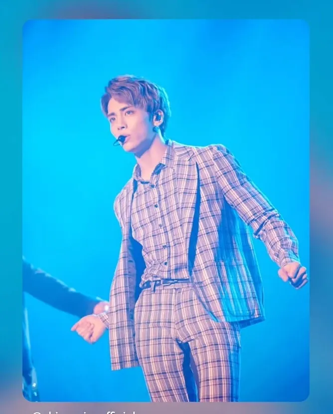 A moment captured by Jonghyun (SHINee)'s fan