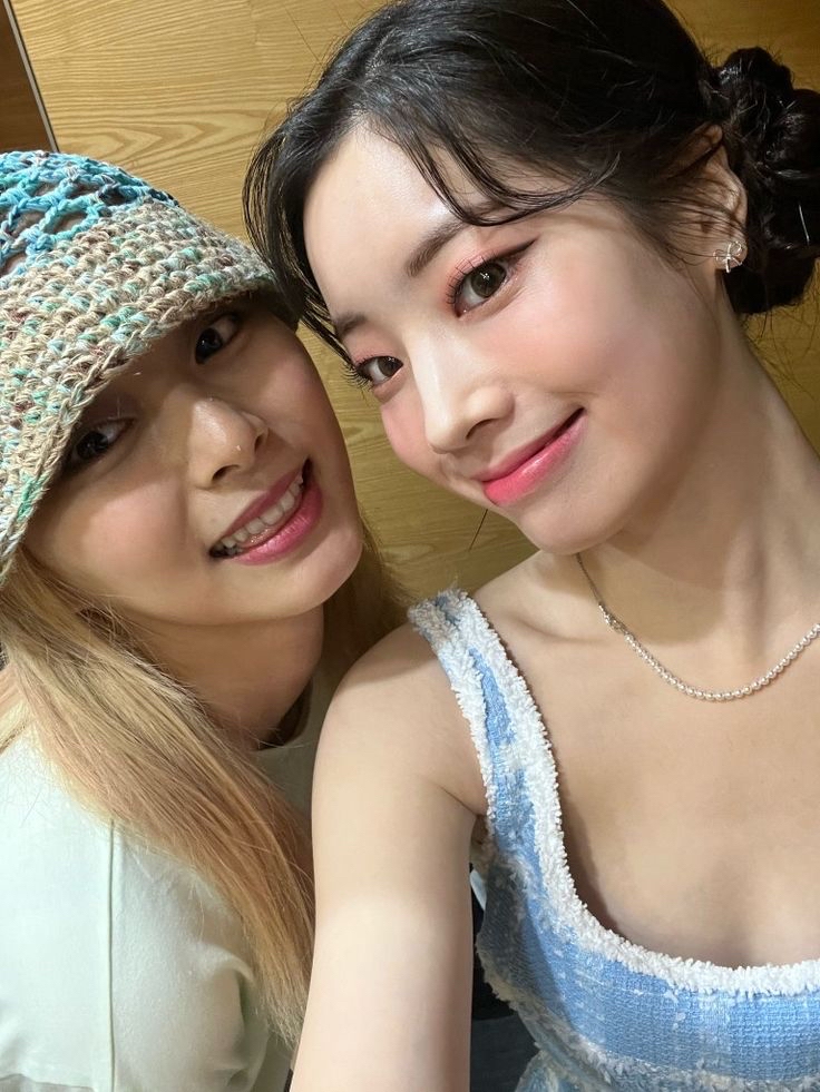 Foto aktivitas terbaru Dahyun (TWICE)