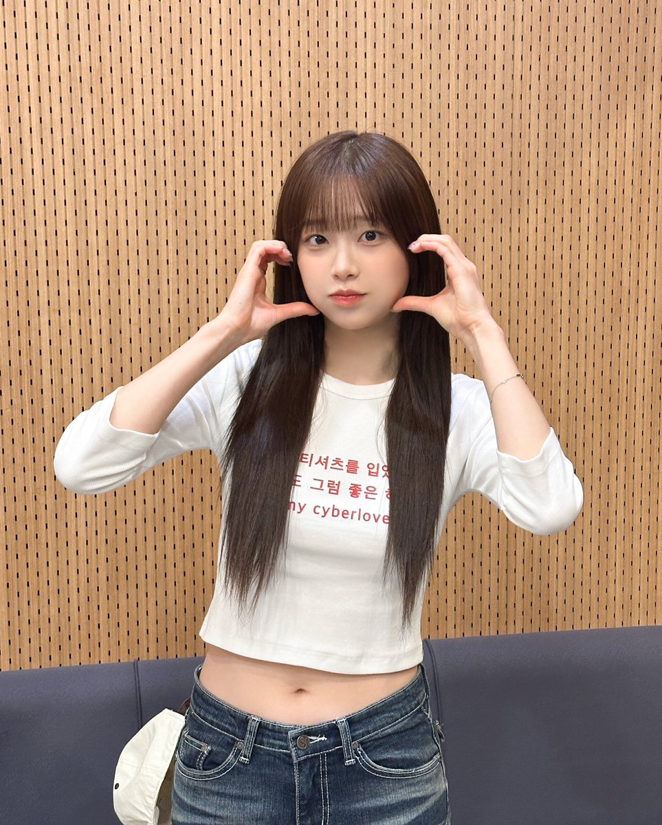 Behind-the-scenes cut of Chuu