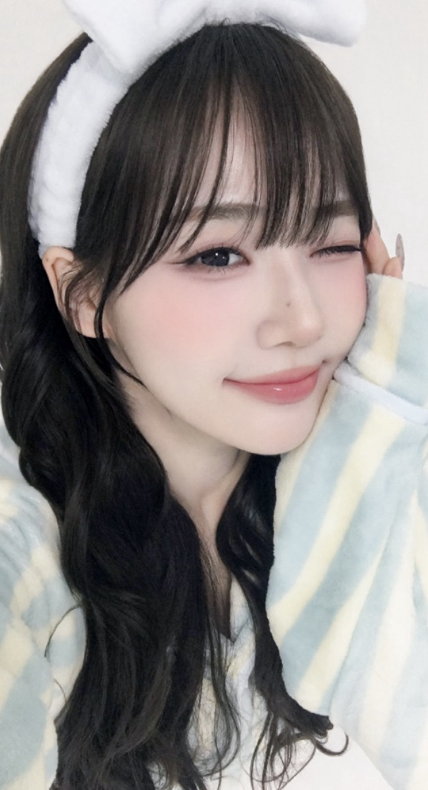 Behind-the-scenes cut of tripleS