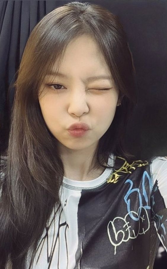 Recent activity shot of Jennie (BLACKPINK)