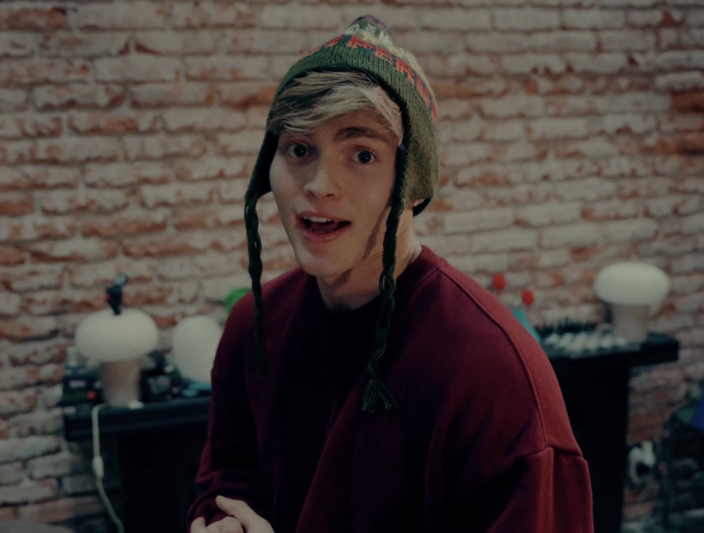 Behind-the-scenes cut of Gabi (SANTOS BRAVOS)