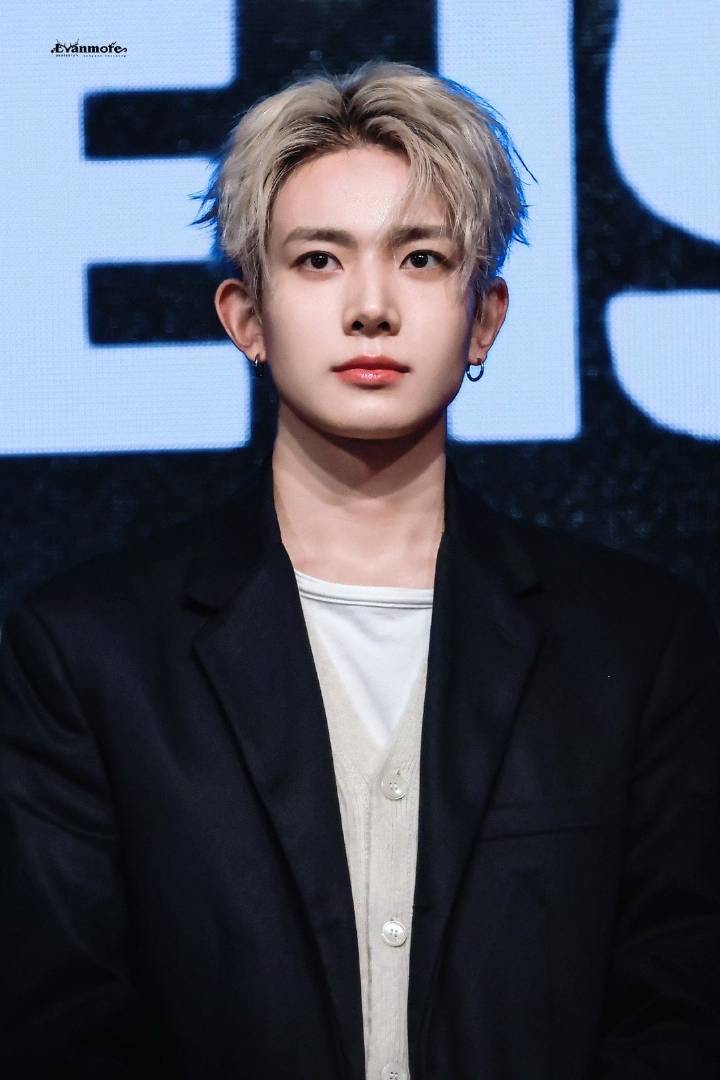 Behind-the-scenes cut of Heeseung