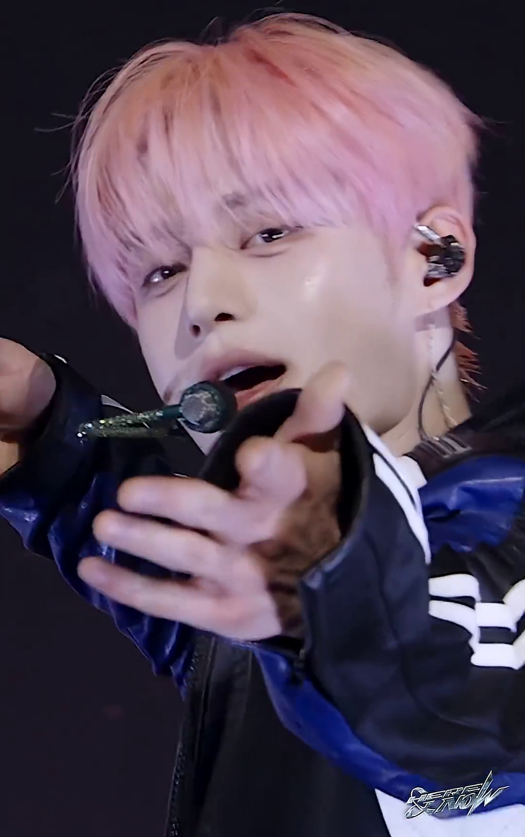 Behind-the-scenes cut of Kim Jiwoong (ZEROBASEONE)