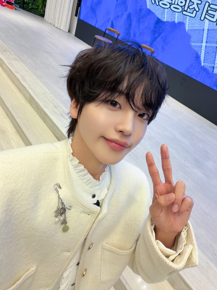 Recent activity shot of Hyeongjun (CRAVITY)