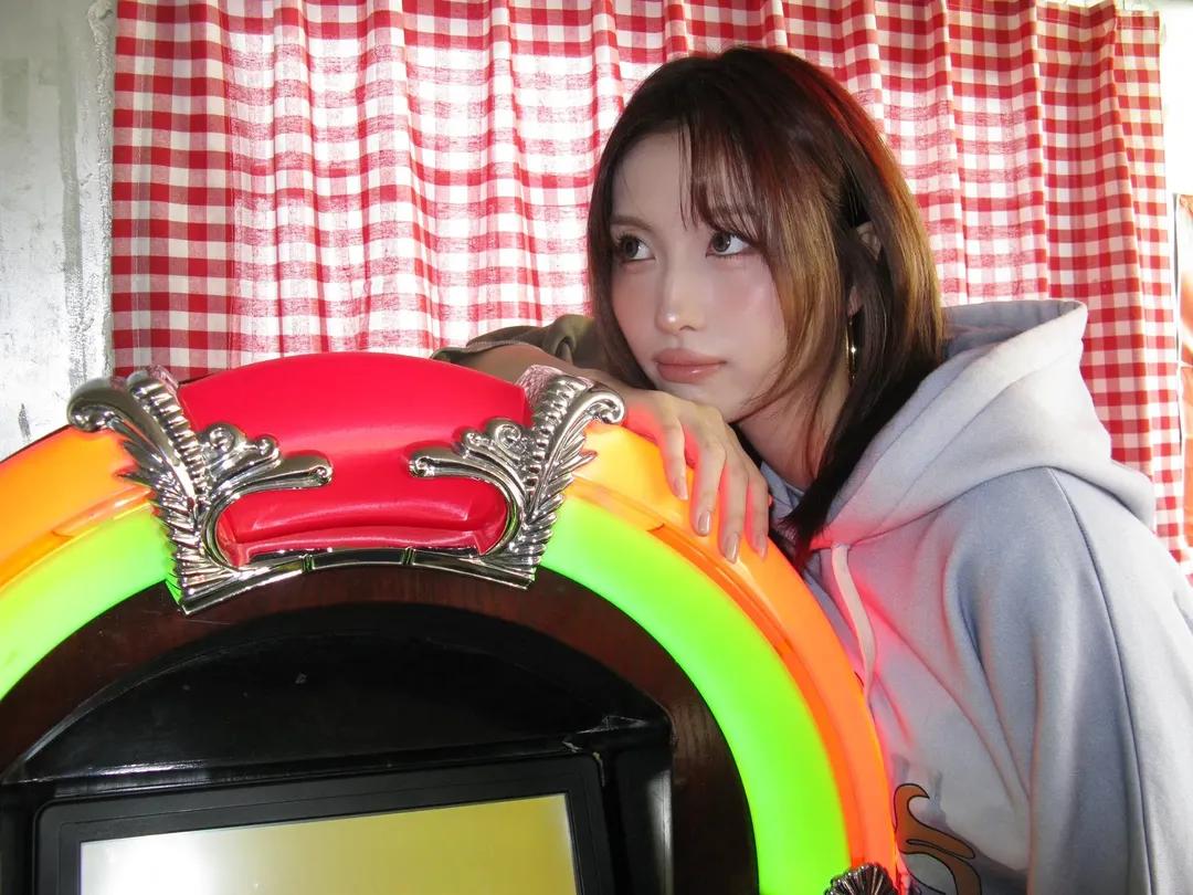 모모 (TWICE)의 비하인드 컷