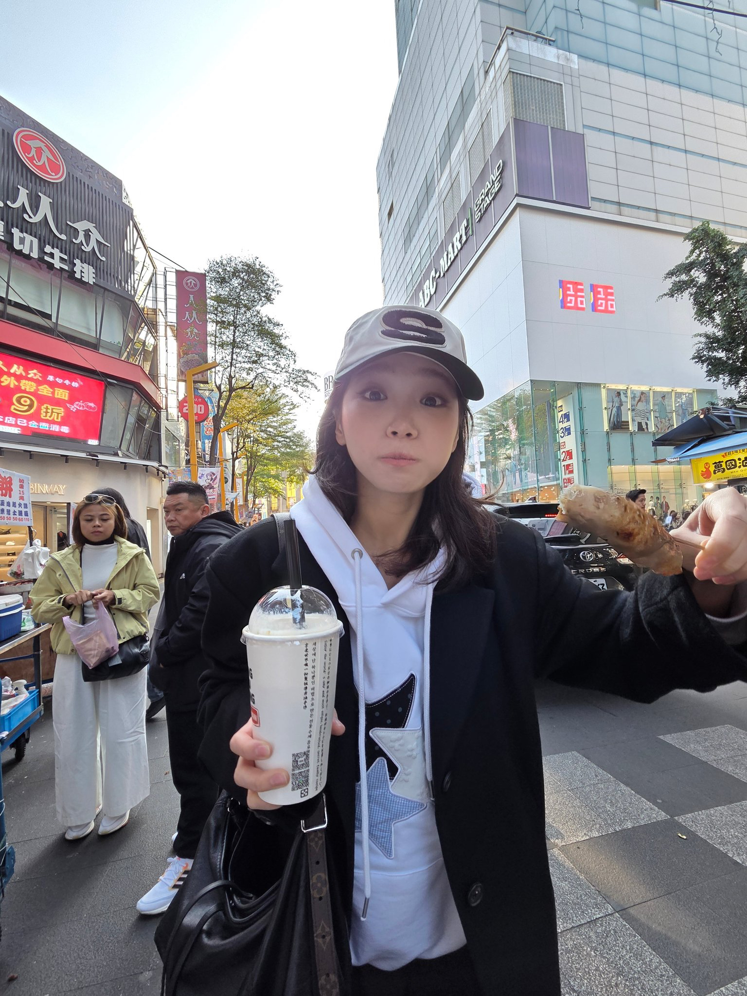 A moment captured by Kim Chaewon (LE SSERAFIM)'s fan