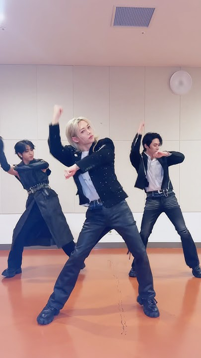 Latest photo of Felix (Stray Kids)