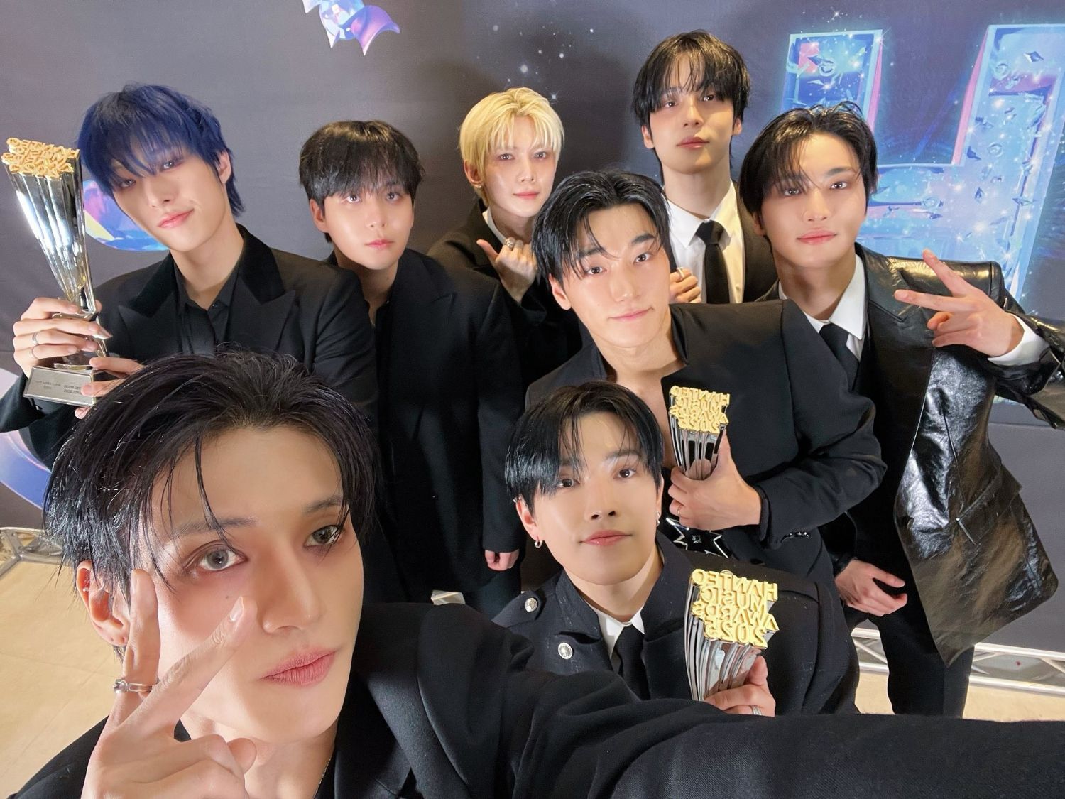 ATEEZの舞台裏ショット