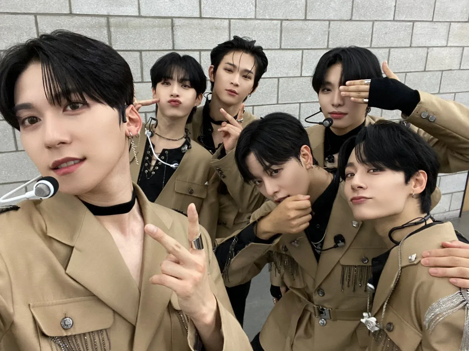 A moment captured by ONEUS's fan