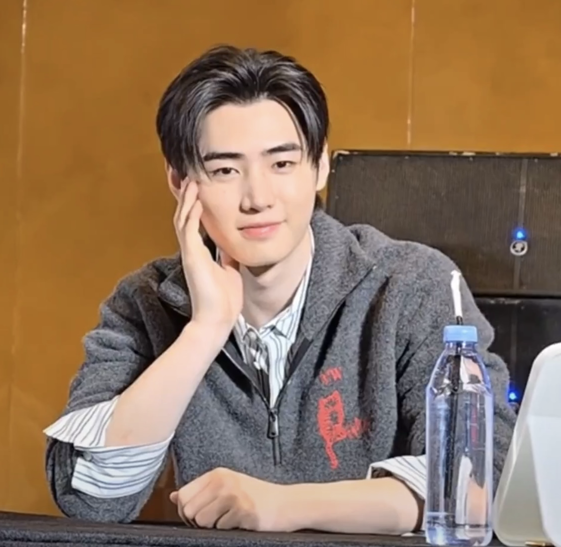 Foto terbaru Sunghoon (ENHYPEN)