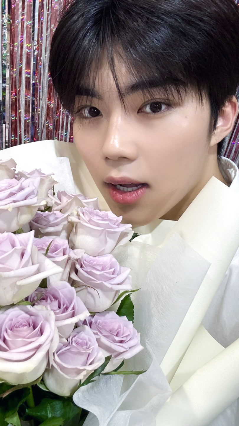 The most beloved wallpaper among Park Gunwook (ZEROBASEONE)'s fans