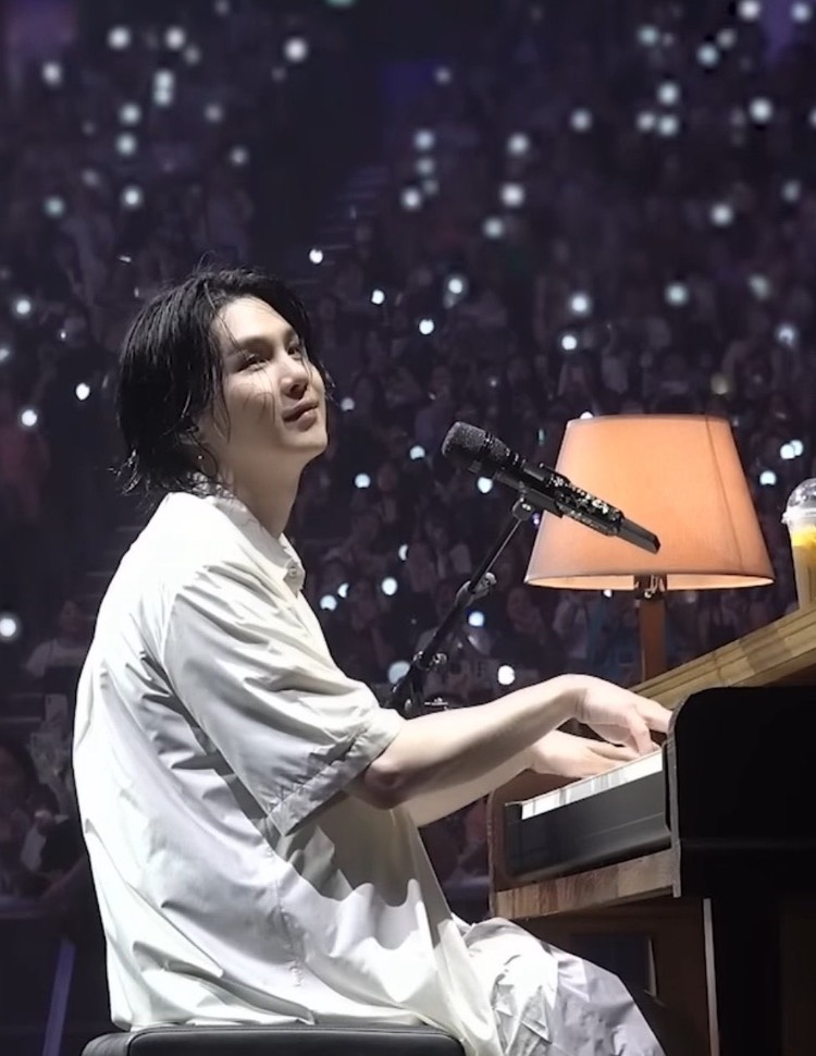 Foto terbaru SUGA (BTS)