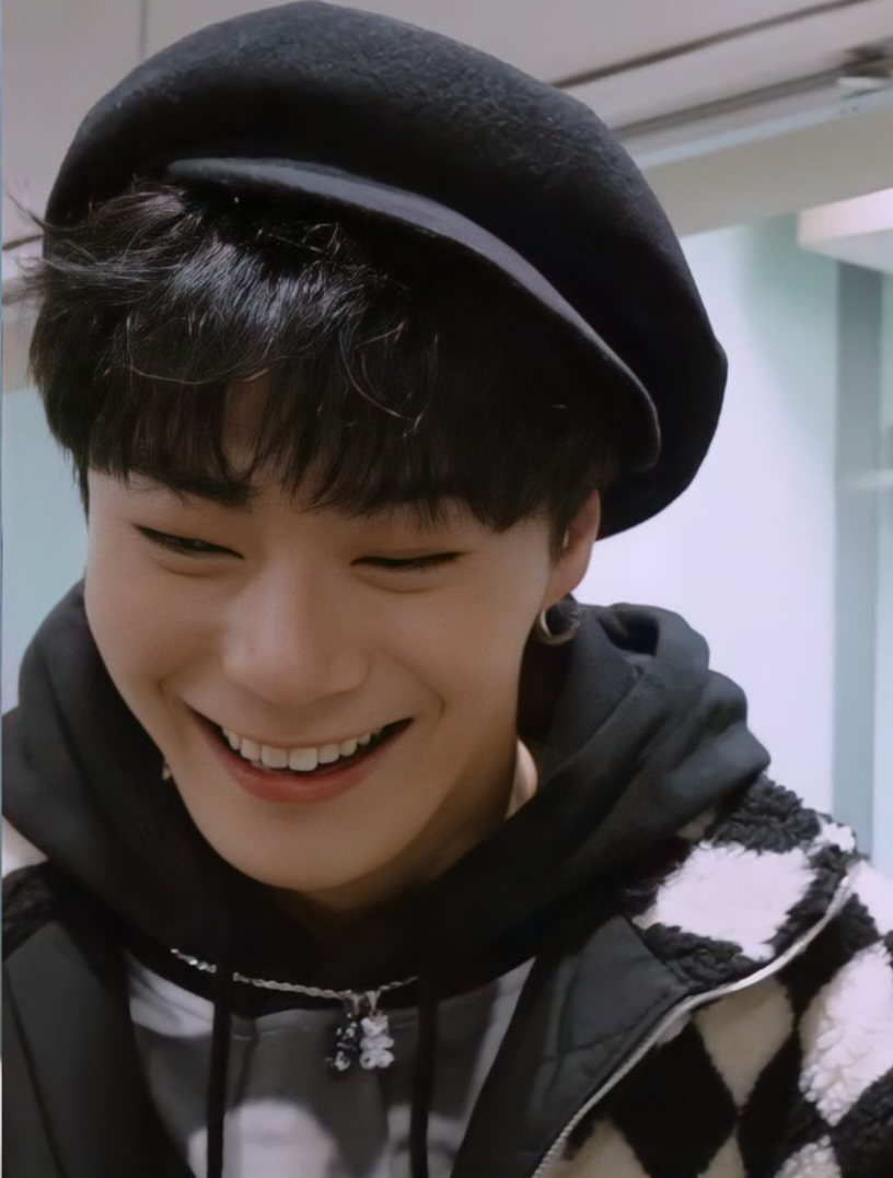 Latest photo of Moonbin (ASTRO)