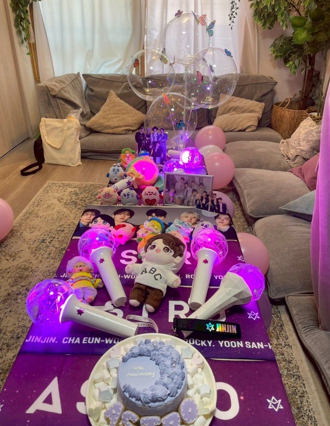 A moment captured by MJ (ASTRO)'s fan