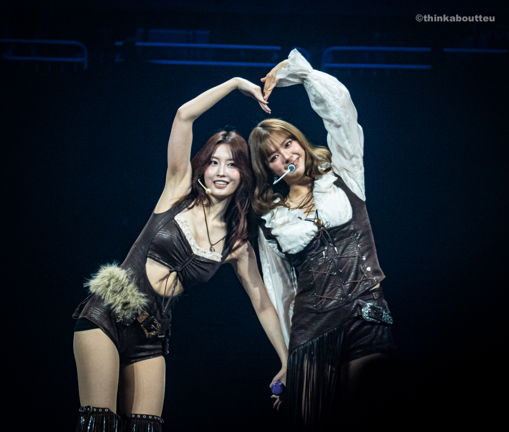 모모 (TWICE)의 비하인드 컷