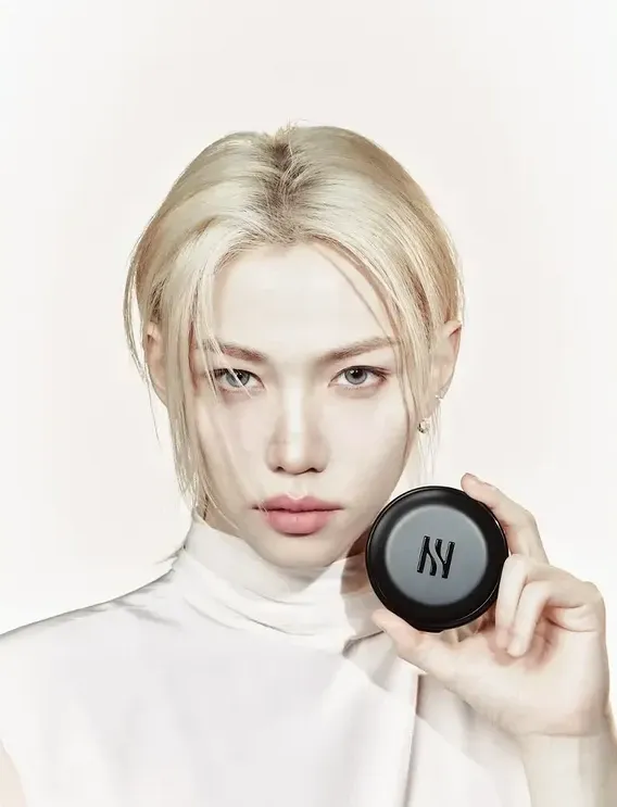 Latest photo of Felix (Stray Kids)