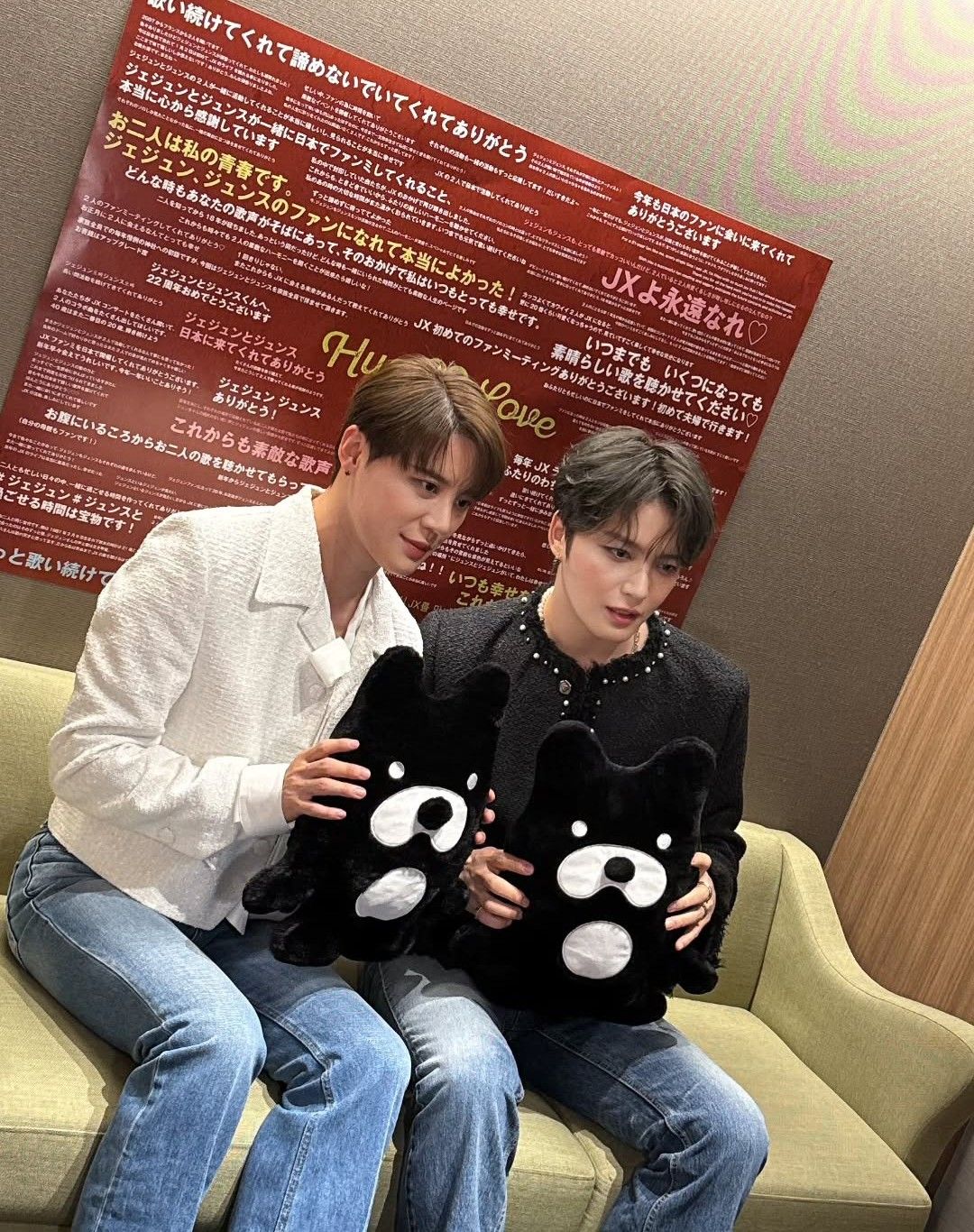 Behind-the-scenes cut of JX