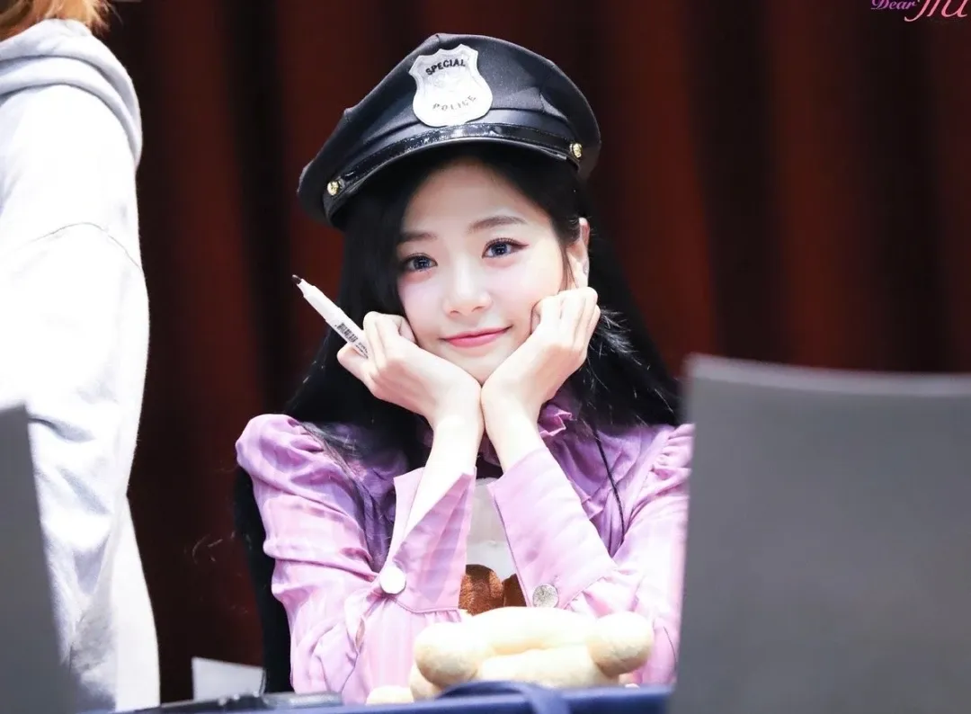 A moment captured by JI U (DREAMCATCHER)'s fan